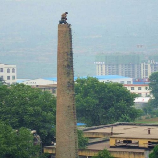 保定人工拆除煙囪-采用落地式腳手架進(jìn)行煙囪拆除需要注意哪些？